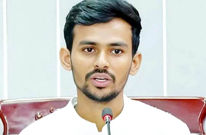 সফর স্থগিত করে ঢাকায় ফিরলেন উপদেষ্টা আসিফ মাহমুদ
